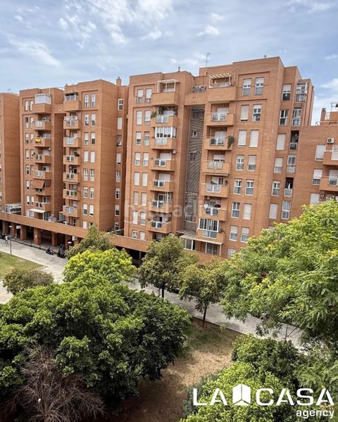 Foto a2e96812-020e-4e9f-836b-21fb9e8a4831. Pis amb aparcament piscina a Urbadiez - Entrepuentes Sevilla