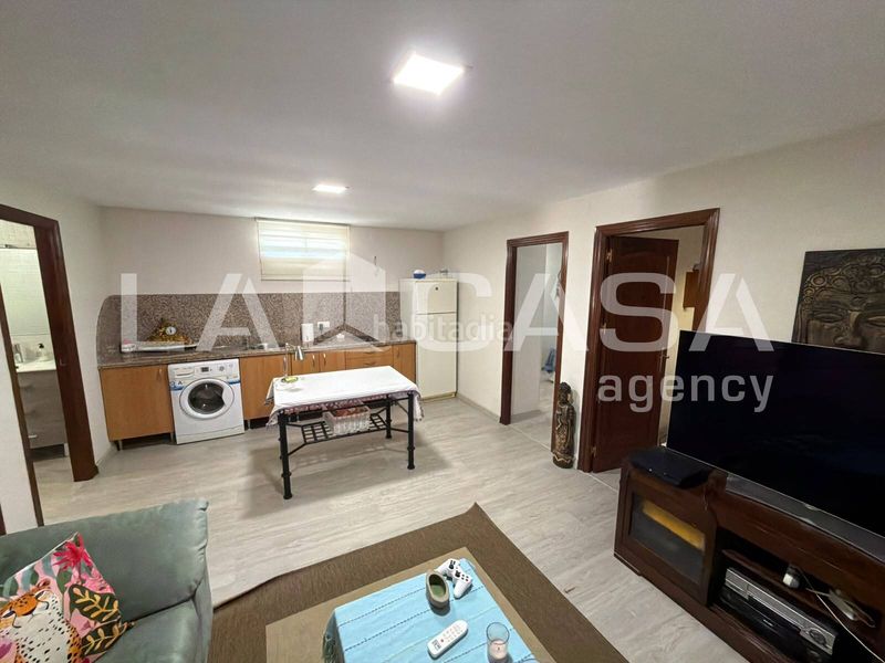 Foto cde7c52b-8c9e-45f6-b889-da3ace06f982. Casa aparellada amb aparcament piscina a cerros de Montequinto Montequinto