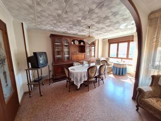Pis a Castalla. Oportunidad piso 1 , de 4 dormitorios y dos grandes patios en el