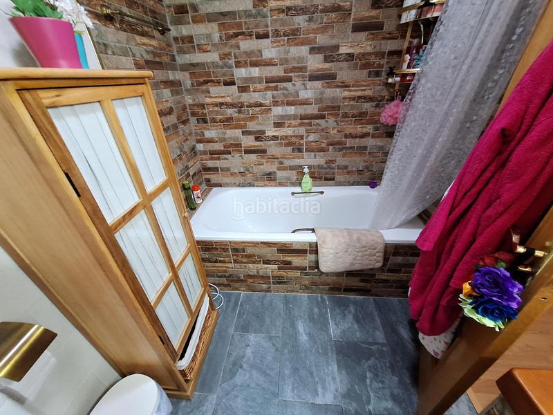 Foto 154e1c6e-1fa2-4b79-936d-e441bfe583d6. Piso  todo exterior, soleado con garaje y trastero al lado avd. onil en Castalla