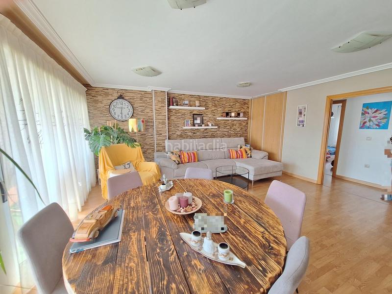 Foto b8d8e5a5-6f67-46ef-a663-27297df0883f. Piso  todo exterior, soleado con garaje y trastero al lado avd. onil en Castalla
