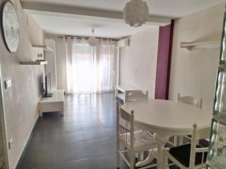 Appartement à Plaza de Toros-Avenida Chapí-Trinquete. Soledado piso, semireformado con ascensor cerca avd chapi en eld
