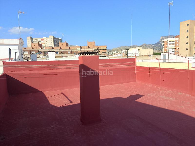 Foto a2a857ce-8bb9-4589-9e9a-2a7f62e7d245. Piso soledado piso, semireformado con ascensor cerca avd chapi en Elda