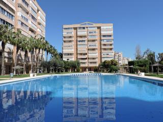 Appartement  Avenida de los países escandinavos. Piso todo exterior, luminoso a 5 min. playa con garaje y traster