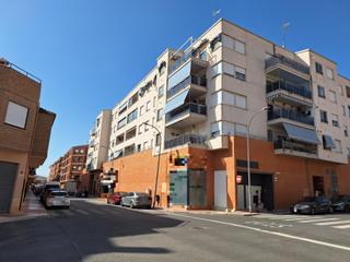 Pis a Castalla. Luminoso, soleado piso, todo exterior, con terraza, garaje y tra
