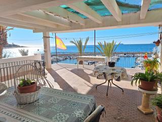 Chalet à Cabo de las Huertas. Junto al puerto de la albufereta chalet adosado de unos 360 m2 y