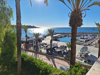 Chalet à Cabo de las Huertas. Excepcional chalet pareado junto al puerto de la albufereta en a