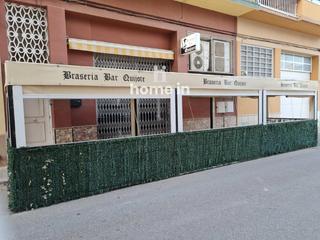 House  Zamora. Casa de dos pisos con bar incluido en amposta.