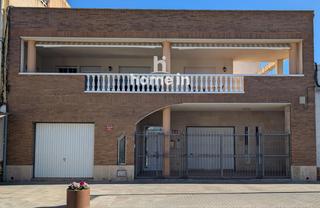 House  C/major. Amplia casa con jardín en el corazón de sant jaume denveja.
