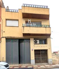 Casa  C/ major. Casa i local en laldea  espacio, comodidad y versatilidad