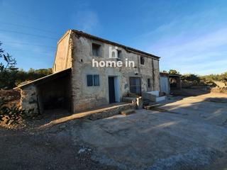 House  N/a. Masía de piedra con terreno en tortosa: ¡oportunidad única!