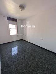 Pis  Av de la ràpita. Piso amplio en amposta  4 habitaciones y terraza