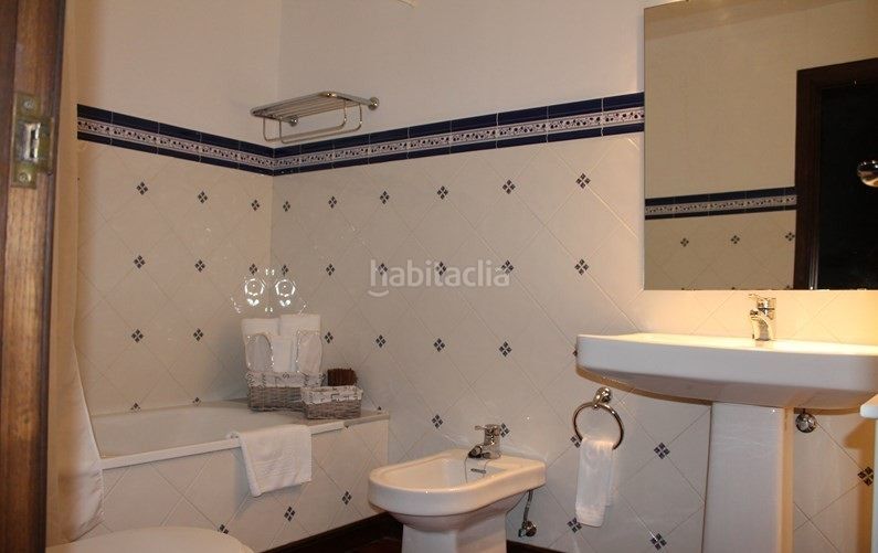 Foto fe89e592-f0e5-4770-b8f8-bffec62b3b1f. Edifici a lugar la granja 12 a Salas