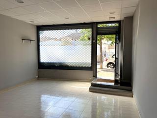 Location Local commercial  D'en piera. Local en alquiler en el centro de martorelles