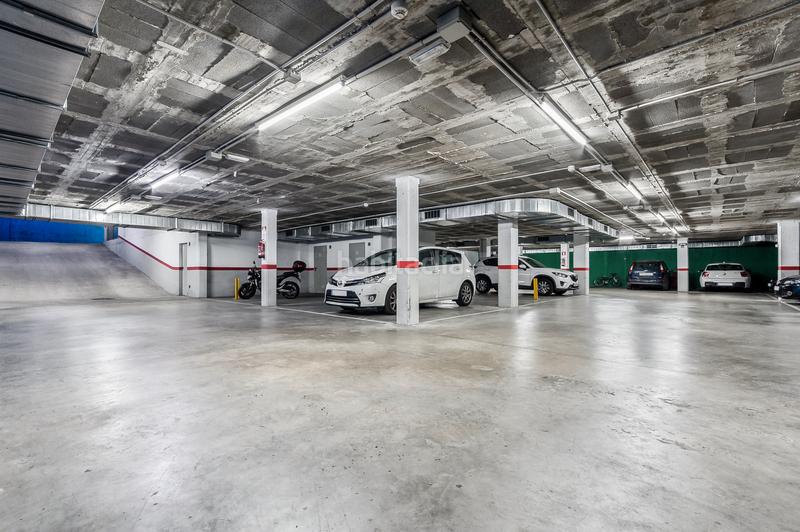 Foto fae0d695-7742-4c0d-b937-443551bea53d. Aparcament cotxe a Centre Sabadell