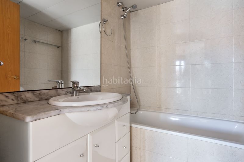 Foto ee4c559f-29d6-45d8-9000-e62d369efbba. Pis a carrer frederic mompou 26 a Lledoner Granollers