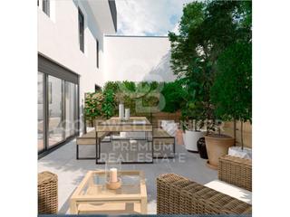 Rez-de-chaussée  N/a. Dúplex en planta baja con patio cerca del monestir