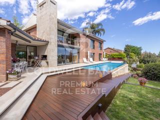 Casa a Bellaterra. Maravillosa casa de diseño lista para entrar a vivir