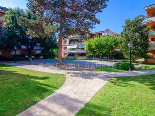 Planta baja  N/a. Maravillosa planta baja esquinera en el centro de sant cugat