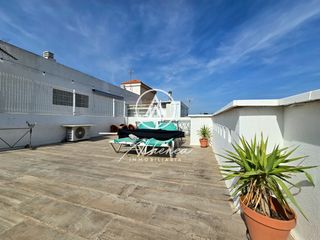 Casa adossada a Roquetas pueblo. Casa sobre local en roquetas de mar - cerca del mar