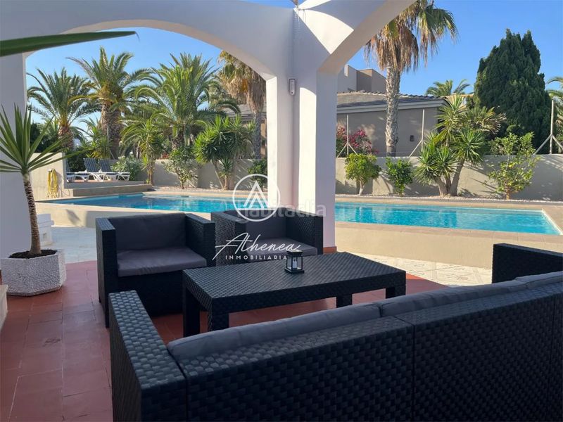 Foto 352a88ed-6fee-4edc-860e-56f4f07f9bf8. Chalet exclusividad, rentabilidad y calidad de vida en una villa única en Roquetas de Mar