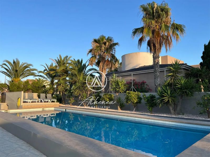 Foto cdead0cb-acff-4687-ac57-76178a9bf814. Chalet exclusividad, rentabilidad y calidad de vida en una villa única en Roquetas de Mar