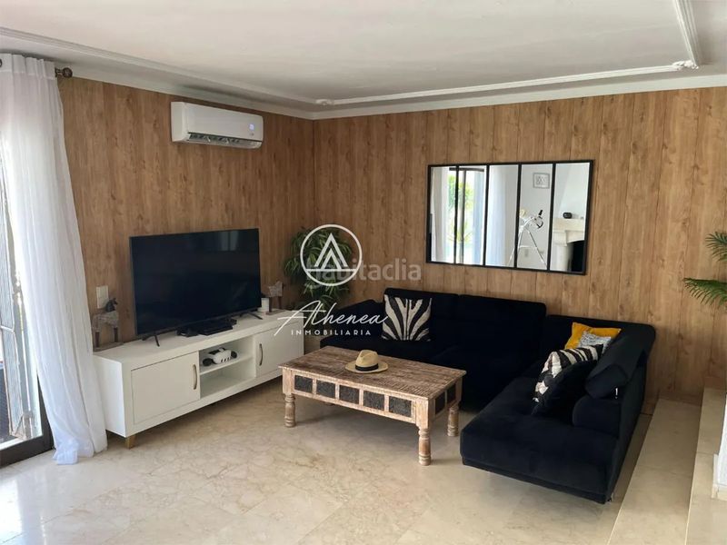 Foto ebac2207-f36c-4812-9120-6d4c4aef2191. Chalet exclusividad, rentabilidad y calidad de vida en una villa única en Roquetas de Mar