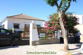 Casa en De andaluca 80. Casa en venta en algodonales, 6 dormitorios.