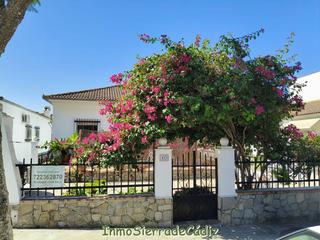 Casa en De andalucía 80. Casa en venta en algodonales, 6 dormitorios.