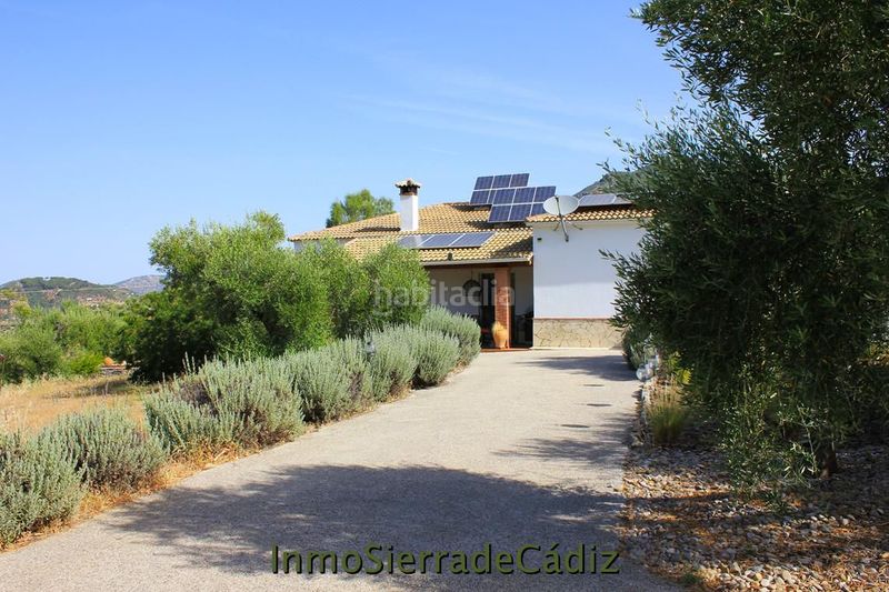 Foto bc9ddab2-645e-4523-bd1e-3908693c2e09. Masia amb aparcament piscina a Algodonales
