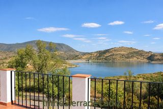 Maison à Zahara. Casa pueblo en venta en centro, 5 dormitorios.