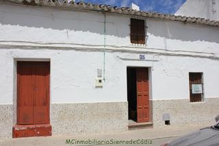 Casa a Algodonales. Casa pueblo en venta en pueblo, 4 dormitorios.