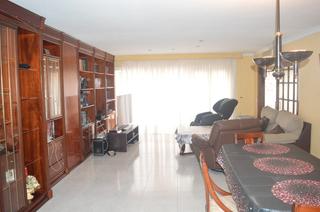 Maison à Pueblo. Vivienda unifamiliar y local comercial