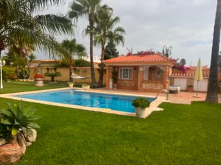 Chalet en Mar Chica. Chalet cerca de la playa