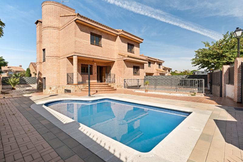 Foto 7e3ad73a-8464-47a0-80fd-18f607449672. Chalet mit kamin heizung parking pool in Serranillos del Valle