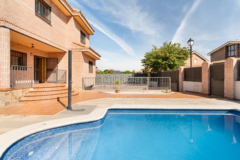 Foto b76edba1-a302-46bb-baa3-721ff42e9f2c. Chalet mit kamin heizung parking pool in Serranillos del Valle