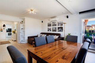 Flat  Calle de ruperto chapí. Amplia vivienda reformada con terraza, garaje y trastero – lista