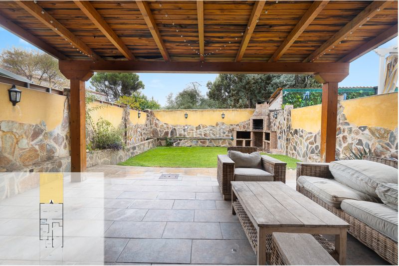 Foto 4fa6e353-4187-4696-b41f-792bf759c2dd. Casa adossada amb aparcament piscina a Cubas de la Sagra