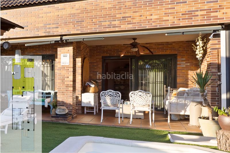 Foto 5677bf93-a49f-4807-a4f5-31a88f0e37c0. Casa adossada amb xemeneia calefacció aparcament piscina a Arroyomolinos