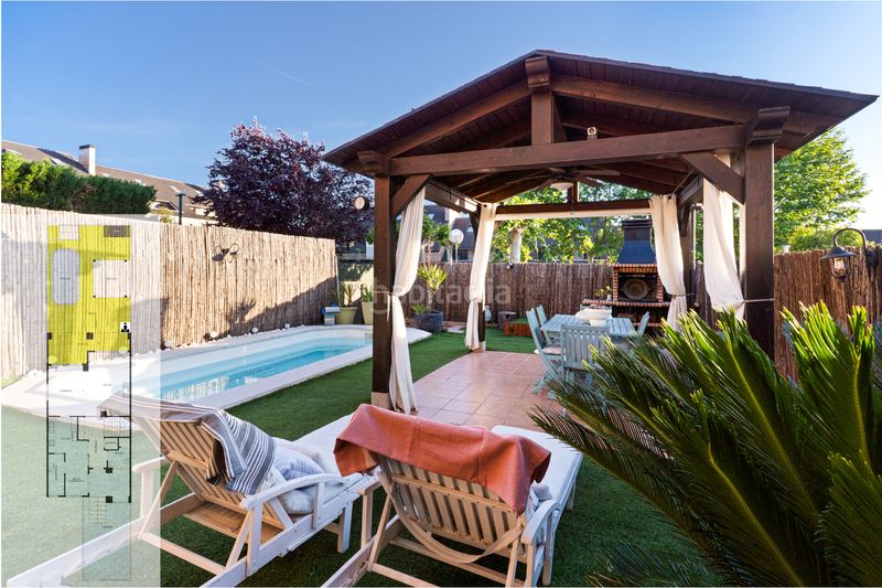 Foto a81d6fe0-cc95-47ff-8063-422285043ee3. Casa adossada amb xemeneia calefacció aparcament piscina a Arroyomolinos