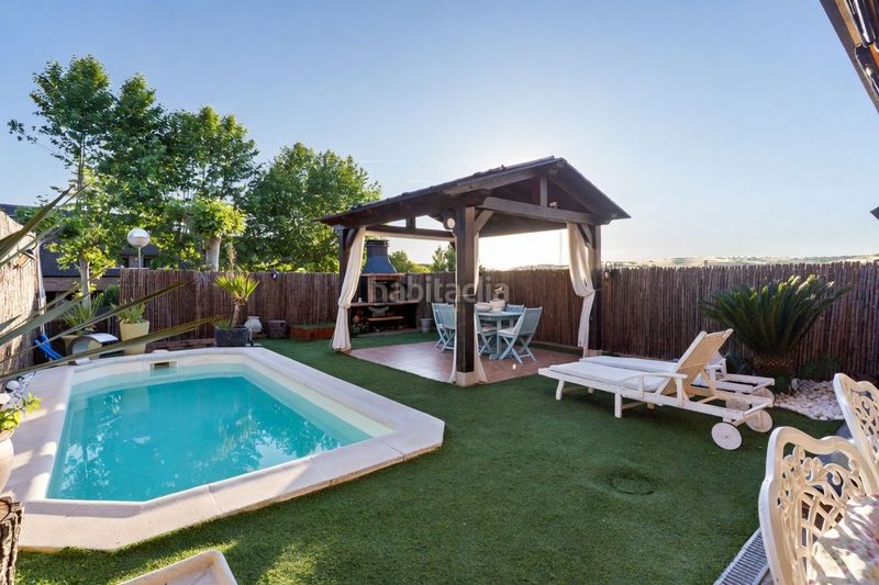 Foto fabf70cb-e6ba-48f4-bc01-2067b57a2fa9. Casa adossada amb xemeneia calefacció aparcament piscina a Arroyomolinos
