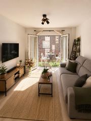 Flat  Calle de la constancia 9. Piso reformado de 118 m² con garaje, 4 dormitorios y excelente l