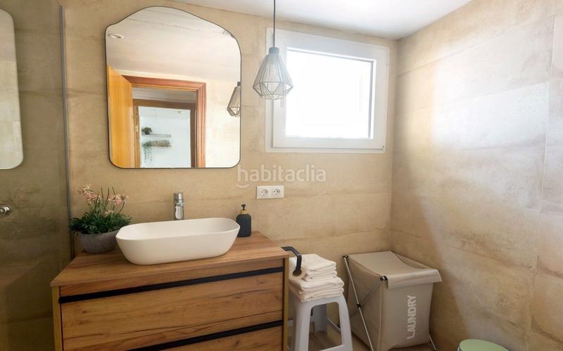Foto 0cc3e681-8c7c-4684-a016-a6a66d1e8098. Apartamento en del sol 18 apartamento en primera linea de playa costa en Benalmádena