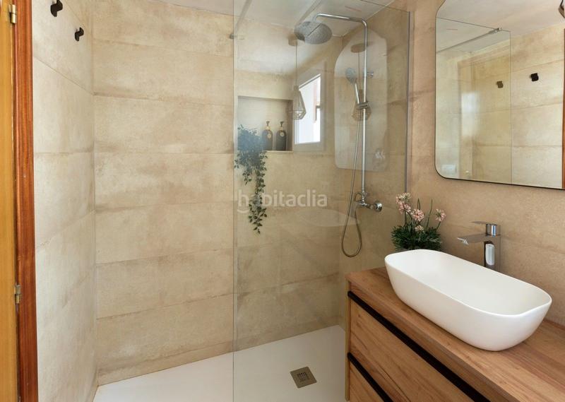 Foto c847cb64-46d1-4c32-9cf5-d342bebe968a. Apartamento en del sol 18 apartamento en primera linea de playa costa en Benalmádena