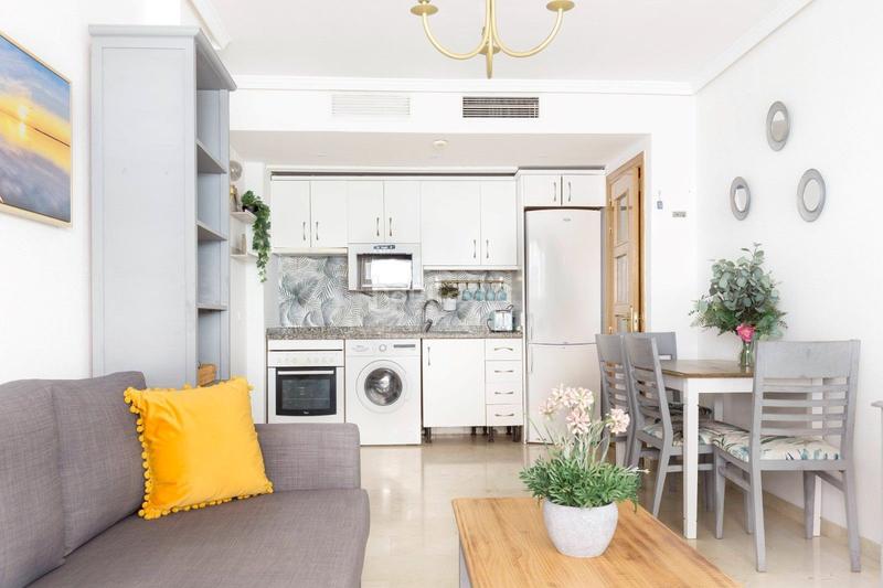 Foto f7d2d8c4-8905-4527-b25e-5e22221c25f2. Apartamento en del sol 18 apartamento en primera linea de playa costa en Benalmádena