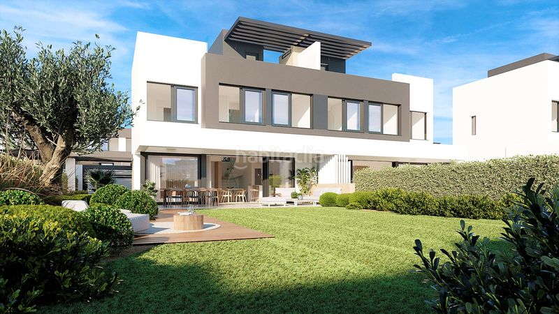 Foto 017647c6-bb96-4d39-bcb3-a5e651952f52. Casa aparellada 181m<sup>2</sup> amb aparcament piscina a Nueva Atalaya Estepona