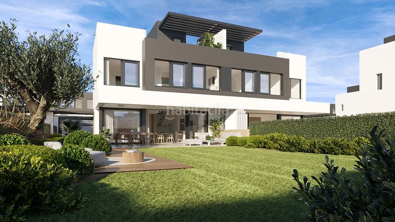 Foto 0a9b71f7-a764-4da6-95de-01d709024842. Casa aparellada 181m<sup>2</sup> amb aparcament piscina a Nueva Atalaya Estepona
