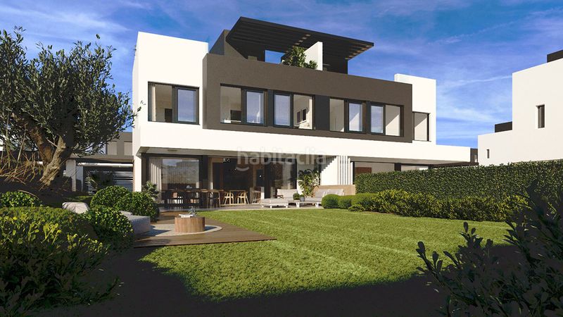 Foto 74529b06-14ed-4a5a-b0f4-8bebfed2f788. Casa aparellada 181m<sup>2</sup> amb aparcament piscina a Nueva Atalaya Estepona