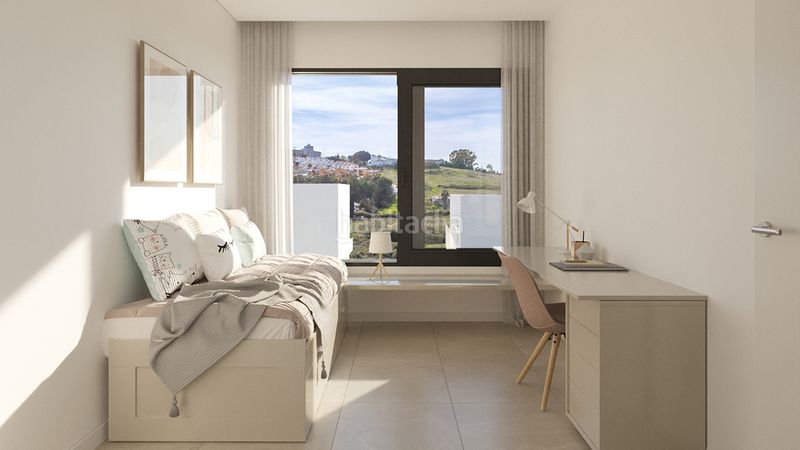 Foto 8d0b93a2-ca4a-4b42-8ca8-fa825260f580. Casa aparellada 181m<sup>2</sup> amb aparcament piscina a Nueva Atalaya Estepona