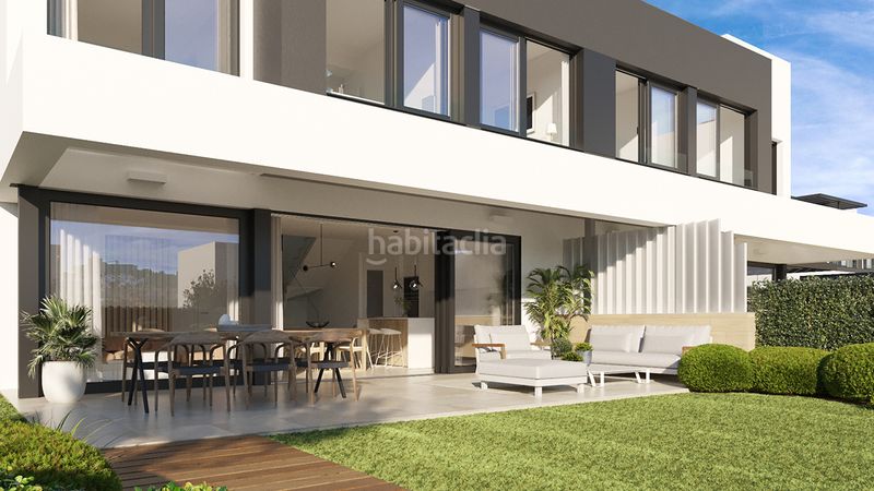 Foto ca06b73c-f6f0-4a48-9429-05287ec25ce6. Casa aparellada 181m<sup>2</sup> amb aparcament piscina a Nueva Atalaya Estepona